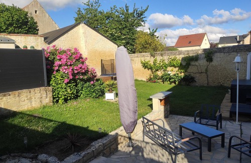 Bretteville-l'Orgueilleuse House | Maison de Famille , 3 Chambres, Jardin Avec Jaccuzzi Proche Plages Dday