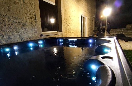 Bretteville-l'Orgueilleuse House | Maison de Famille , 3 Chambres, Jardin Avec Jaccuzzi Proche Plages Dday