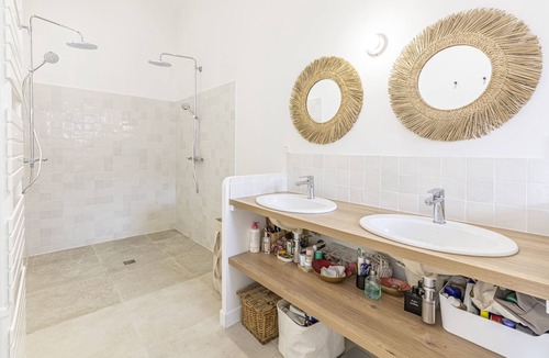 Laval House | Maison de famille chaleureuse