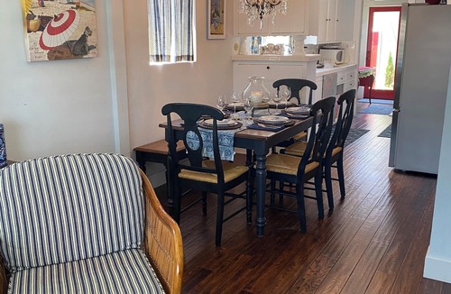 Belmont Shore House | MAISON DE FLEURS, BELMONT FAVORITE PRIVATE YARD, GARAGE + A/C - BOOK NOW
