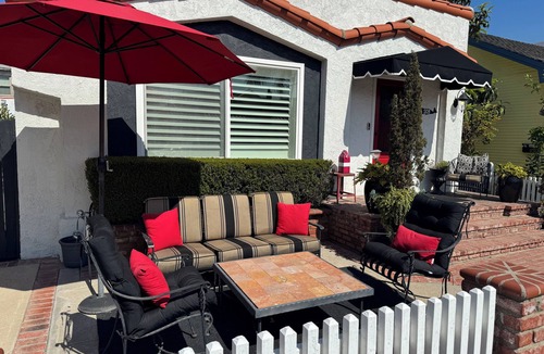 Belmont Shore House | MAISON DE FLEURS, BELMONT FAVORITE PRIVATE YARD, GARAGE + A/C - BOOK NOW