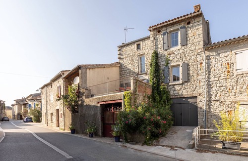 Berrias-et-Casteljau House | Maison de Caractère au Coeur du Village de Berrias. Charme Délicieusement Rétro