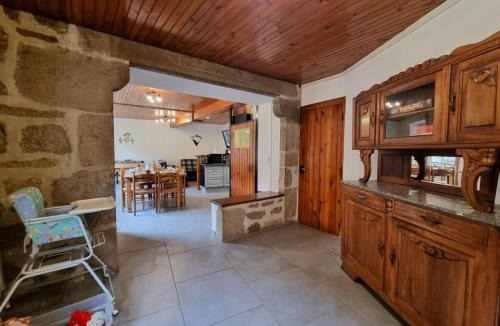 Chalmazel-Jeansagniere House | Maison de village en pierres à Chalmazel, idéale pour la nature - FR-1-496-381