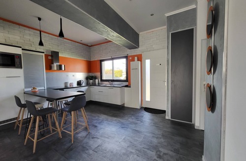 Chasseneuil-du-Poitou House | Maison de Vacances climatisée avec terrasse privée à 3km du Futuroscope