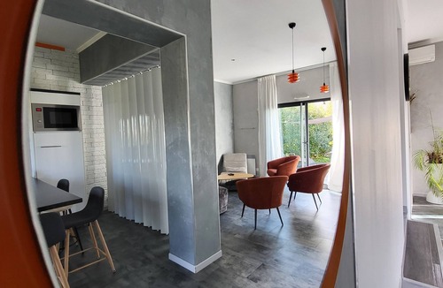 Chasseneuil-du-Poitou House | Maison de Vacances climatisée avec terrasse privée à 3km du Futuroscope