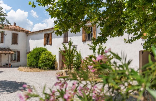 Ferrals-les-Corbieres Apartment | Maison de la Roche Upper Gite Jardin Violet
