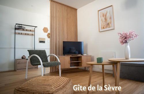 Saint-Laurent-sur-Sevre House | Maison de la Rochejaquelein