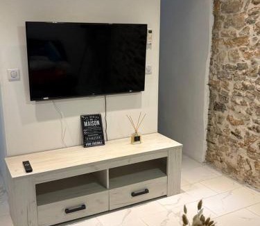 Saint-Paulet-de-Caisson Apartment | Maison de village au calme 4 personnes