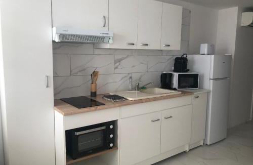 Saint-Paulet-de-Caisson Apartment | Maison de village au calme 4 personnes
