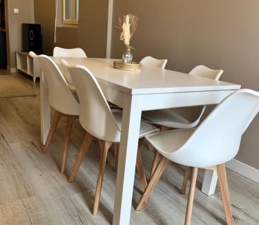 Saint-Pierre-le-Moutier Apartment | Maison de ville - 8 couchages