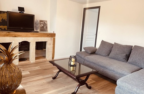 Saint-Santin-Cantales House | Maison de Bourg Cantalienne