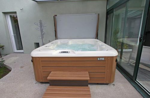 Velotte-et-Tatignecourt House | Maison de Charme avec Spa et Véranda - Proche Thermes de Vittel et Cité des Images - FR-1-589-252