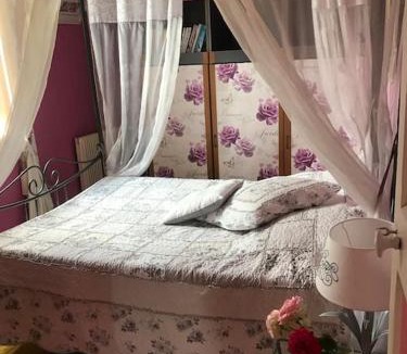 Harcanville House | Maison de gardien , manoir de Pichemont, » la maison des écureuils »