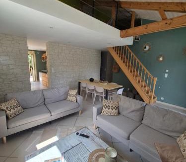 Mouchamps Villa | Maison de Gare, 8 personnes, 20 min PUY du F
