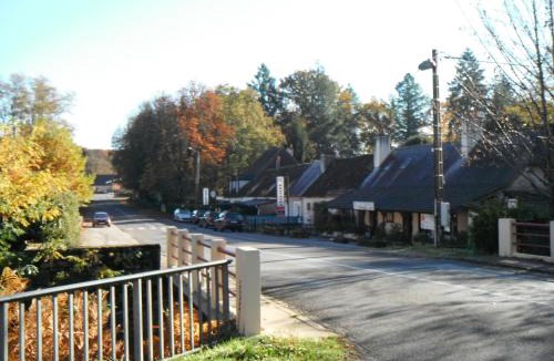 Saint-Bonnet-Troncais Apartment | Maison de L`Etang