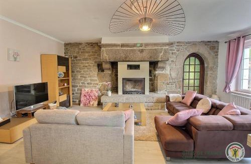 Plenee-Jugon House | Maison de la ville-j