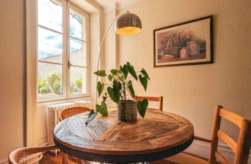 Chateauroux House | Maison de maître avec jardin, spa et parking au cœur de Châteauroux - FR-1-591-322