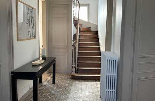 Lisieux Apartment | Maison de Maître en Centre Ville Avec un Grand Jardin Ensoleillé !