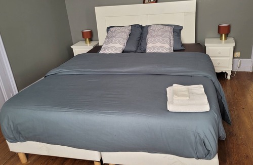Coulonces Bed & Breakfast | Maison de Maître, Grandes Surfaces Lumineuses, Beau Jardin et Parking 6 Voitures