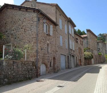 Montpezat-sous-Bauzon House | Maison de Madeleine