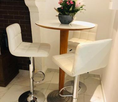 Moiremont House | Maison de Maddy