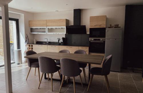 Prehy House | Maison de Pauline, Chablis Vineyard