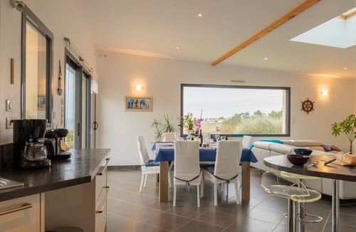 Plouarzel House | Maison de Plain Pied - Vue Mer by Interhome