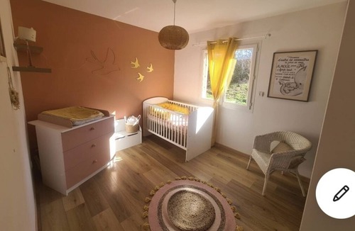 Commelle-Vernay House | Maison de Plein Pied