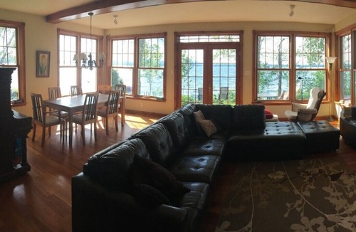 Lac-Brome House | Maison de prestige avec 150 pieds de façade sur le bord du Lac Brome. Brome lake house