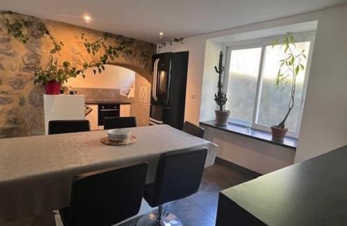 La Celle-sous-Gouzon House | Maison de rue avec piscine