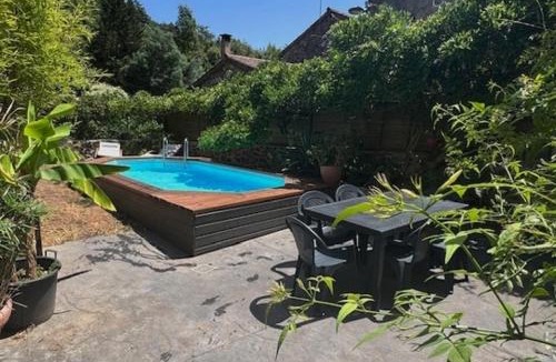 La Celle-sous-Gouzon House | Maison de rue avec piscine