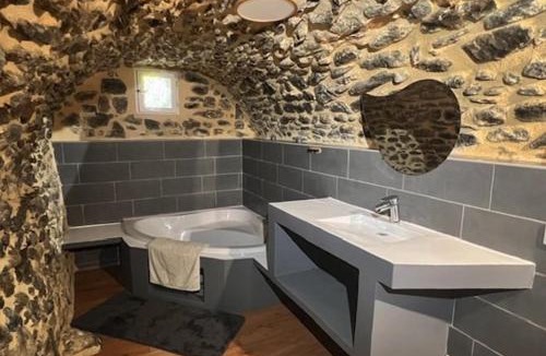 La Celle-sous-Gouzon House | Maison de rue avec piscine