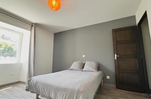 La Celle-sous-Gouzon House | Maison de rue avec piscine