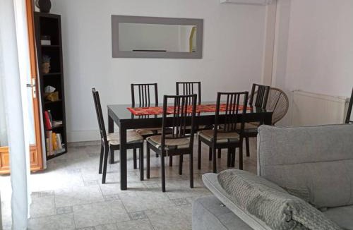 Le Chateau House | Maison de village climatisée, terrasse, 6-8 pers, Canet-en-Roussillon - FR-1-696-94