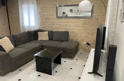 Sainte-Marie-la-Mer Apartment | Maison de village proche mer