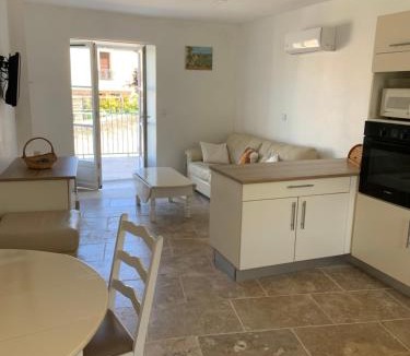 Castelnau-de-Guers House | Maison de village