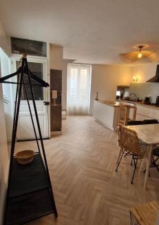 Villeneuve-de-Berg Apartment | Maison de ville en pierre - 6 couchages