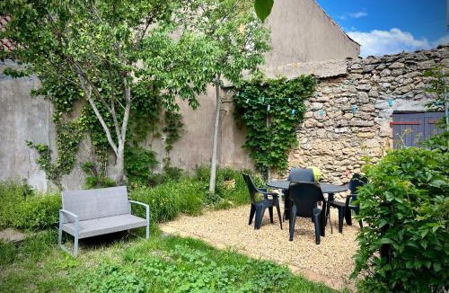 Loupian House | Maison de village avec jardin à 3 km des plages.