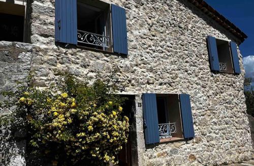 Gourdon House | Maison de village avec vue