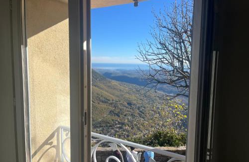 Gourdon House | Maison de village avec vue