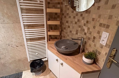 Adissan House | Maison de Village. Calme et Reposant,idéal Pour les Famille !
