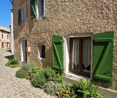 Bram House | Maison de village cosy, 2 chambres, classée 3 étoiles, BRAM 11