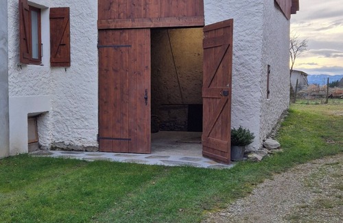 Le Pontet House | Maison de village dans une belle vallée paisible à découvrir.