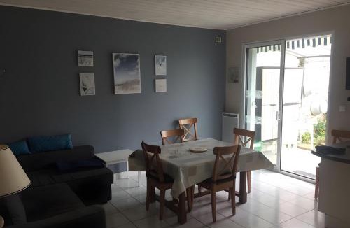 Ile-d'Aix House | Maison de village