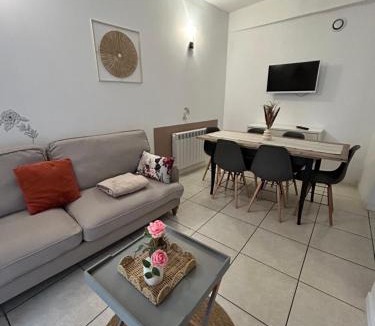 Pieusse Apartment | Maison de village Pieusse