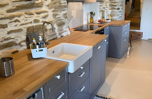 Malbosc House | Maison de Village Rustique. Animaux de Compagnie Acceptés!