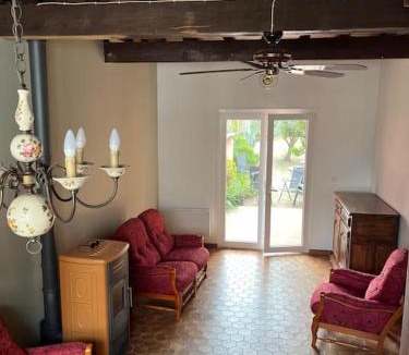 Elne House | Maison de village vintage avec grand jardin