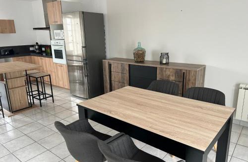 Dange-Saint-Romain Apartment | Maison de ville 2 chambres