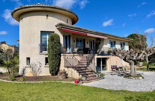 Carcassonne House | Maison de Ville Avec Piscine, Jardin, Terrain de Boule, Salle de Jeux