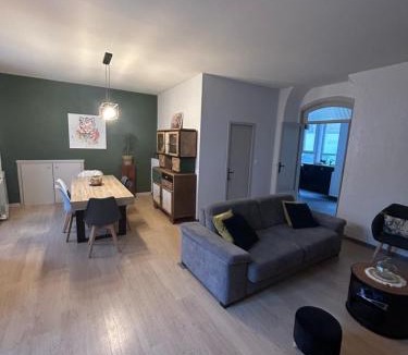 Lourdes Apartment | MAISON DE VILLE AVEC GARAGE ET TERRASSE